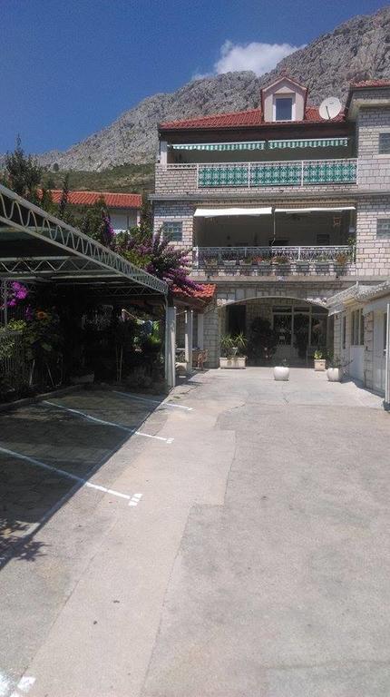 Apartment Danka Omiš Buitenkant foto