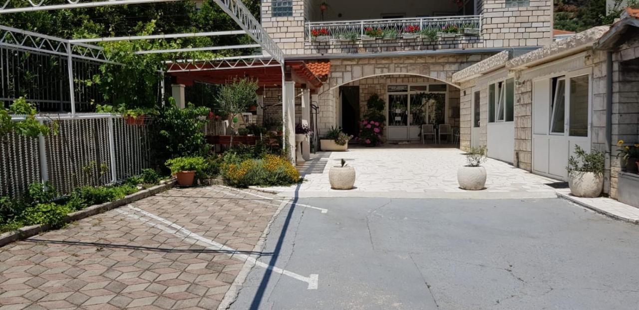 Apartment Danka Omiš Buitenkant foto
